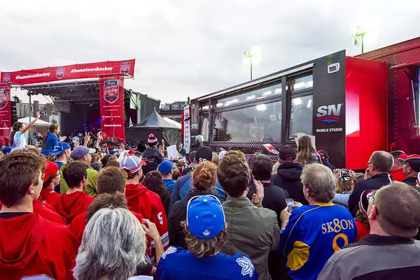 Hockey fans packed in front of the Hometown Hockey stage